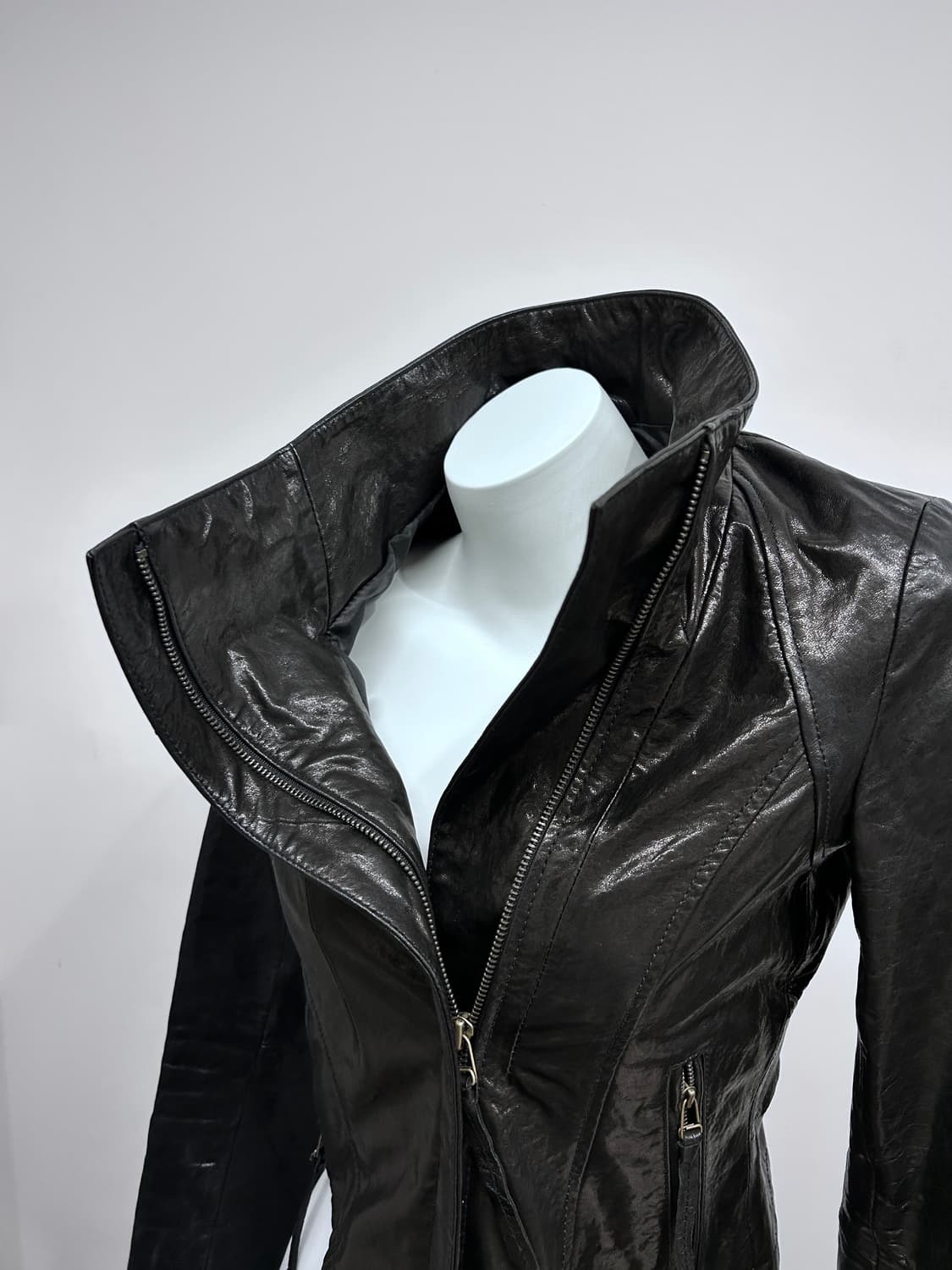 램스킨 사선 하이넥 자켓 상품이미지3