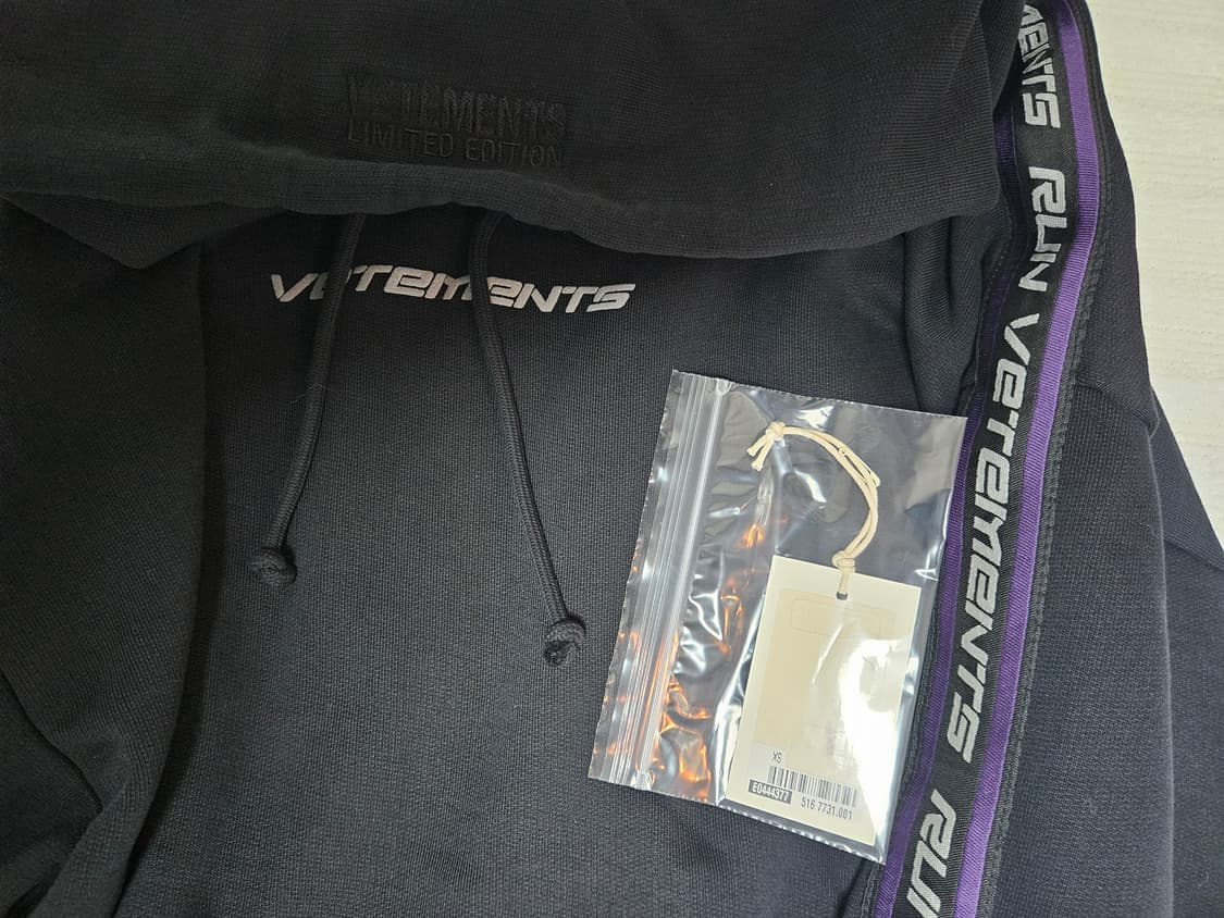 베트멍 사이드 로고 테이프 오버핏 후드티 블랙  상품이미지4