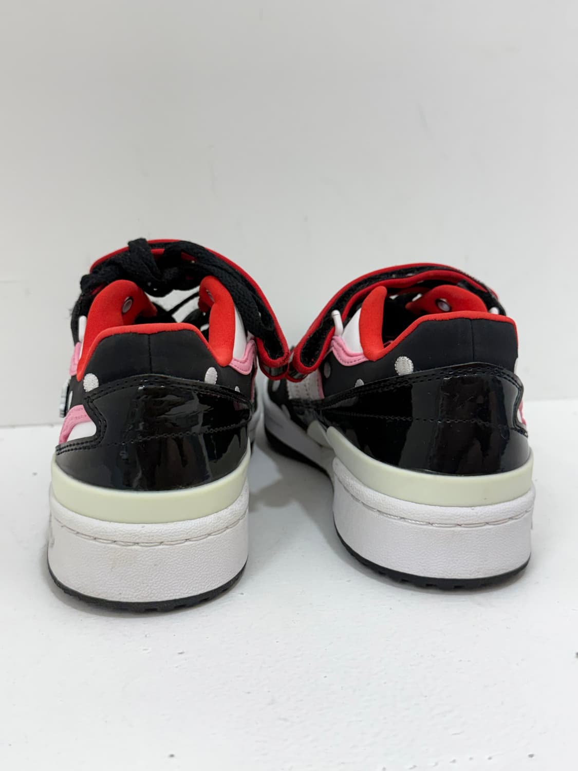 Adidas × Hello Kitty 스니커즈 상품이미지3