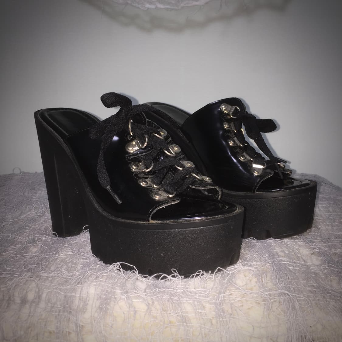 bubbles punk ribbon chunky high heels 상품이미지1