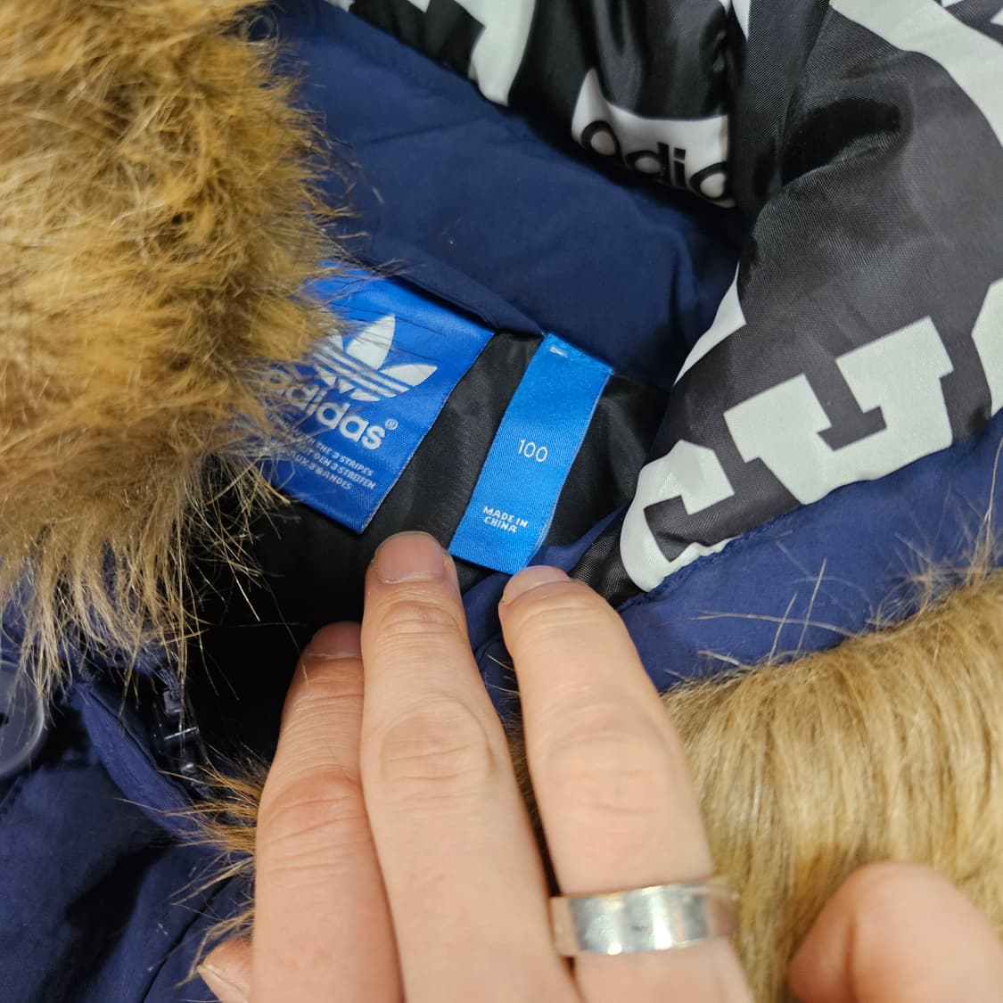 아디다스(Adidas) 오리지널 불꽃 패치 덕다운 패딩 상품이미지6