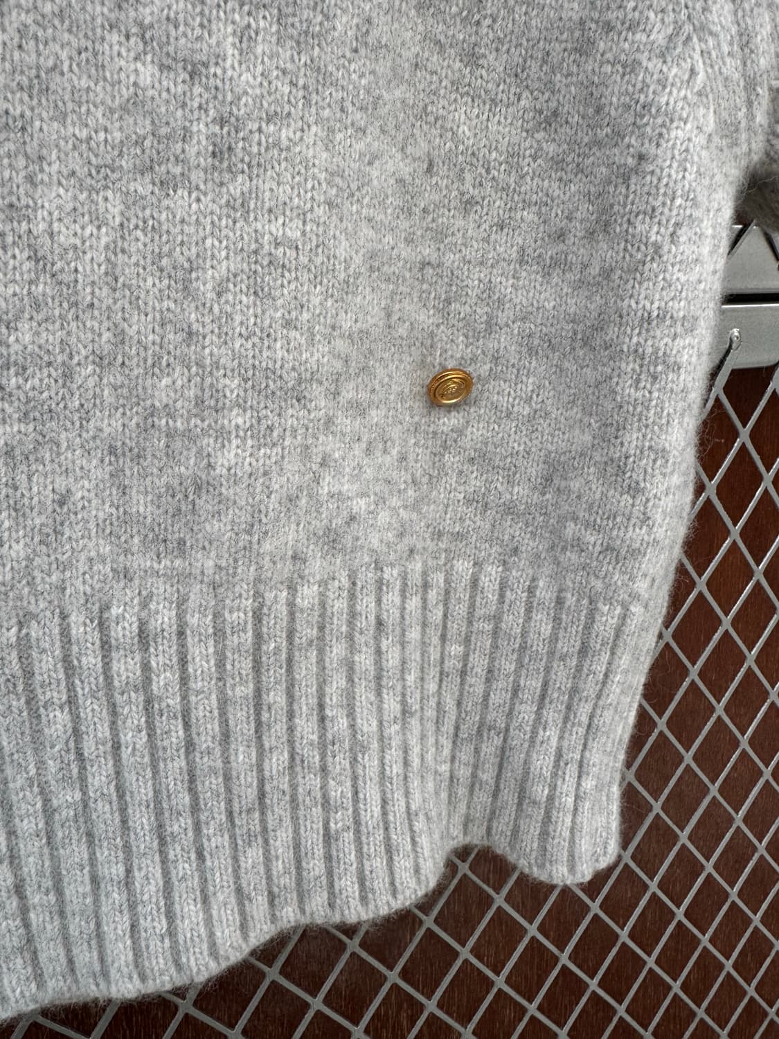 TILLI DIE 틸아이다이 라쿤 브이넥 반팔 크롭 니트 그레이 상품이미지3