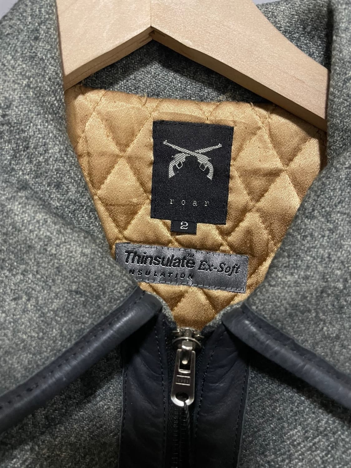 Roar X Swarovski X Thinsulate 바시티 자켓 상품이미지6