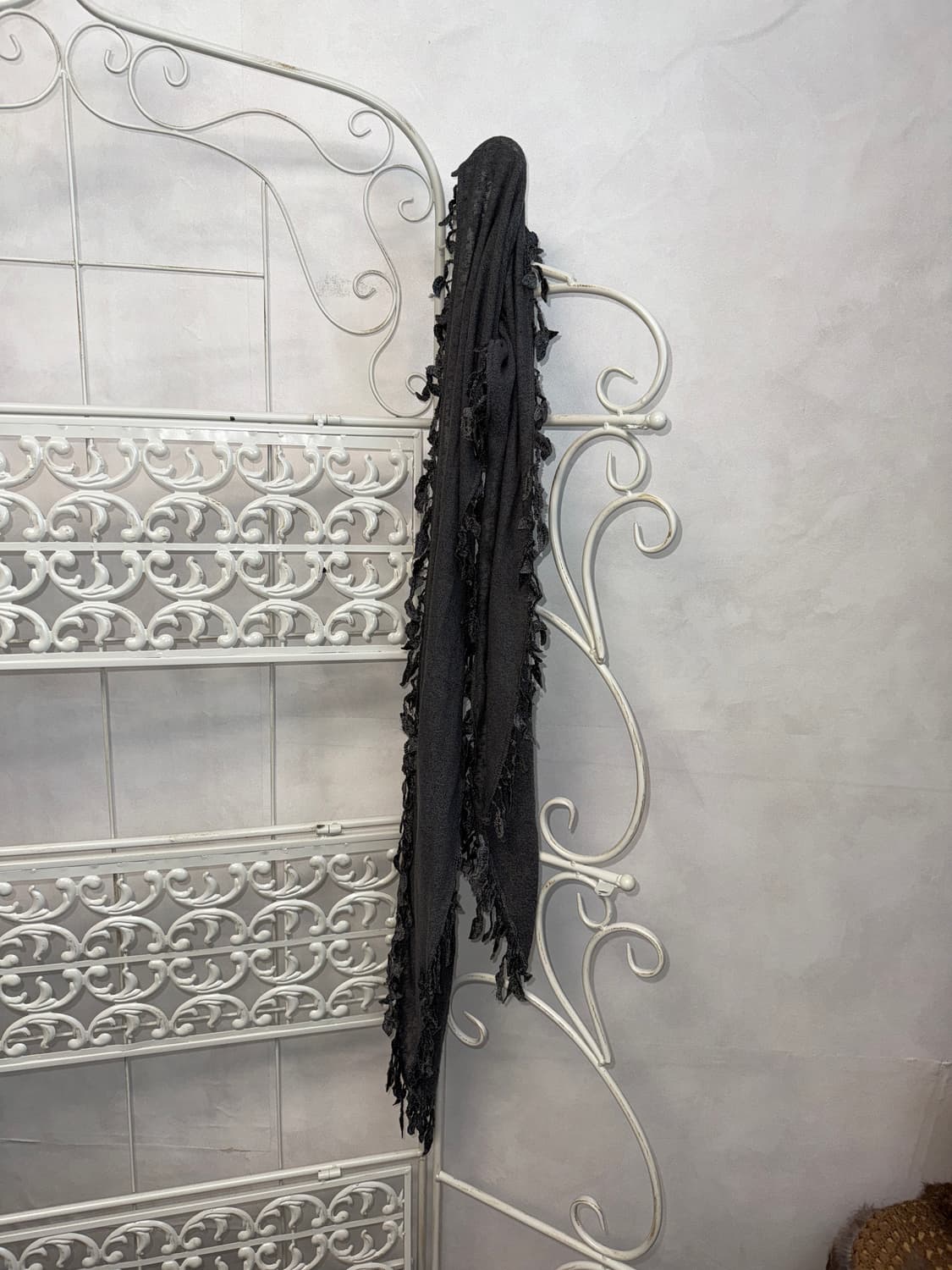 Charcoal grunge leaves scarf 상품이미지3