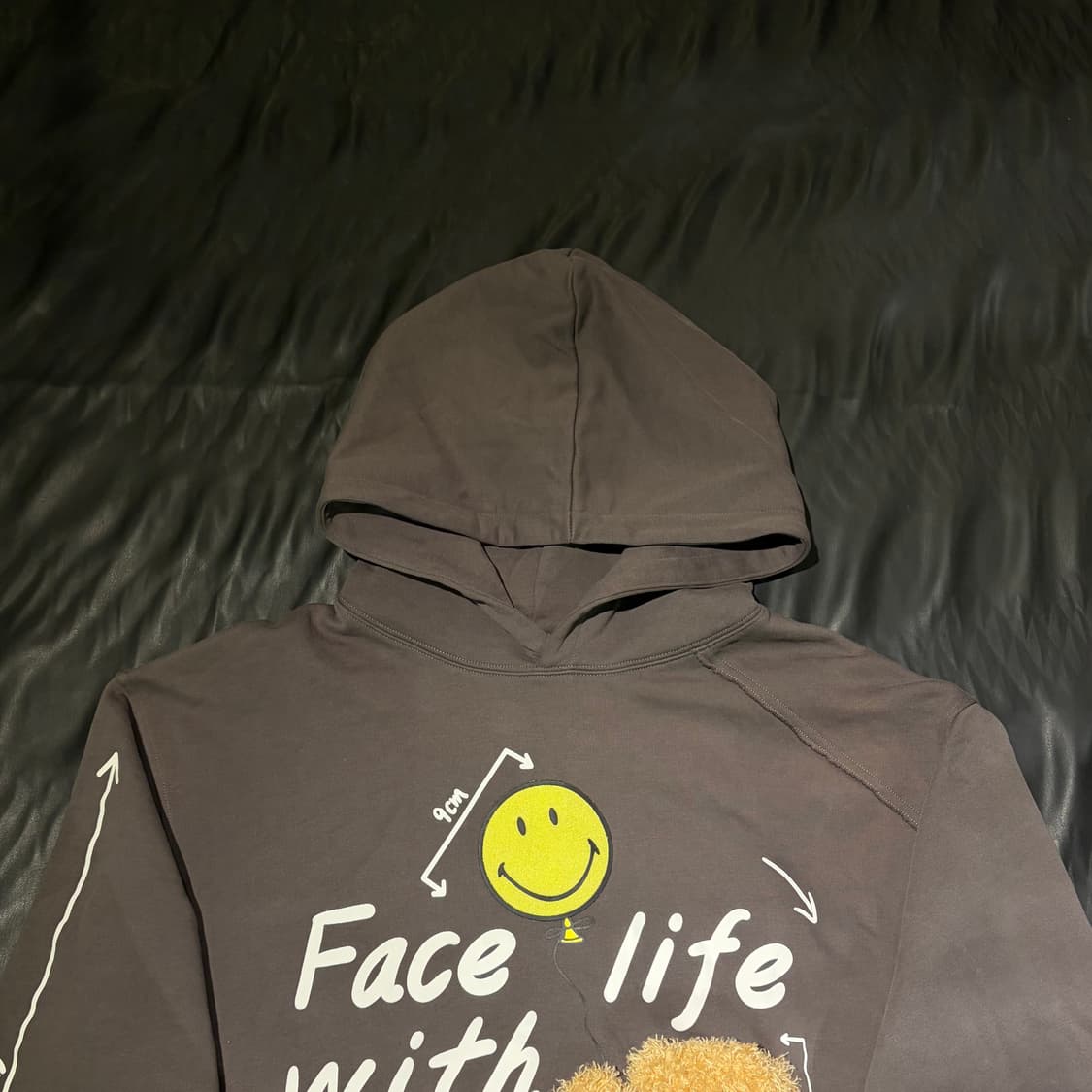 13드 마르조 X 스마일리 테디 패치 후드티 상품이미지3