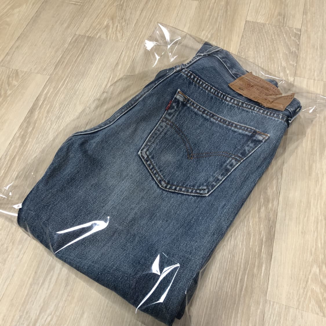 (28) 90's 리바이스 501 미국제 스트레이트핏 워시드 연청 데님 상품이미지10