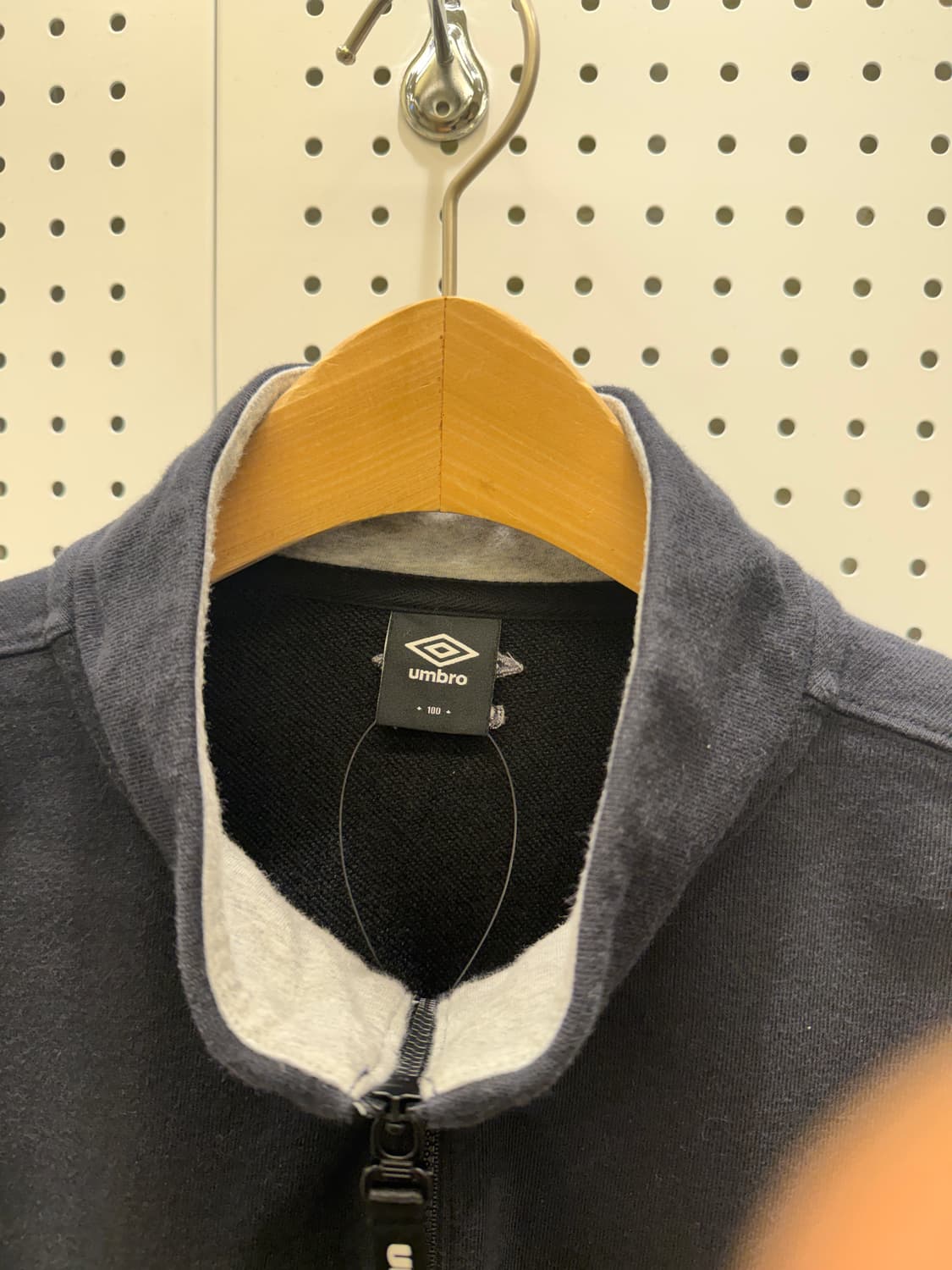 엄브로 빅로고 풀오버 하프집업 스웻 셔츠 U305 상품이미지5