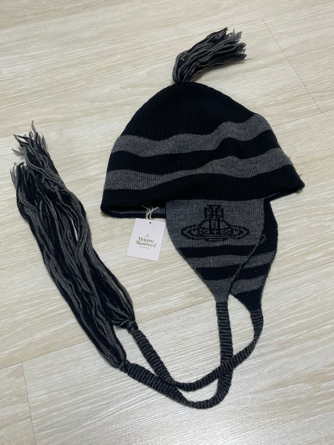 비비안웨스트우드 이어플랩 비니 모자 상품이미지4