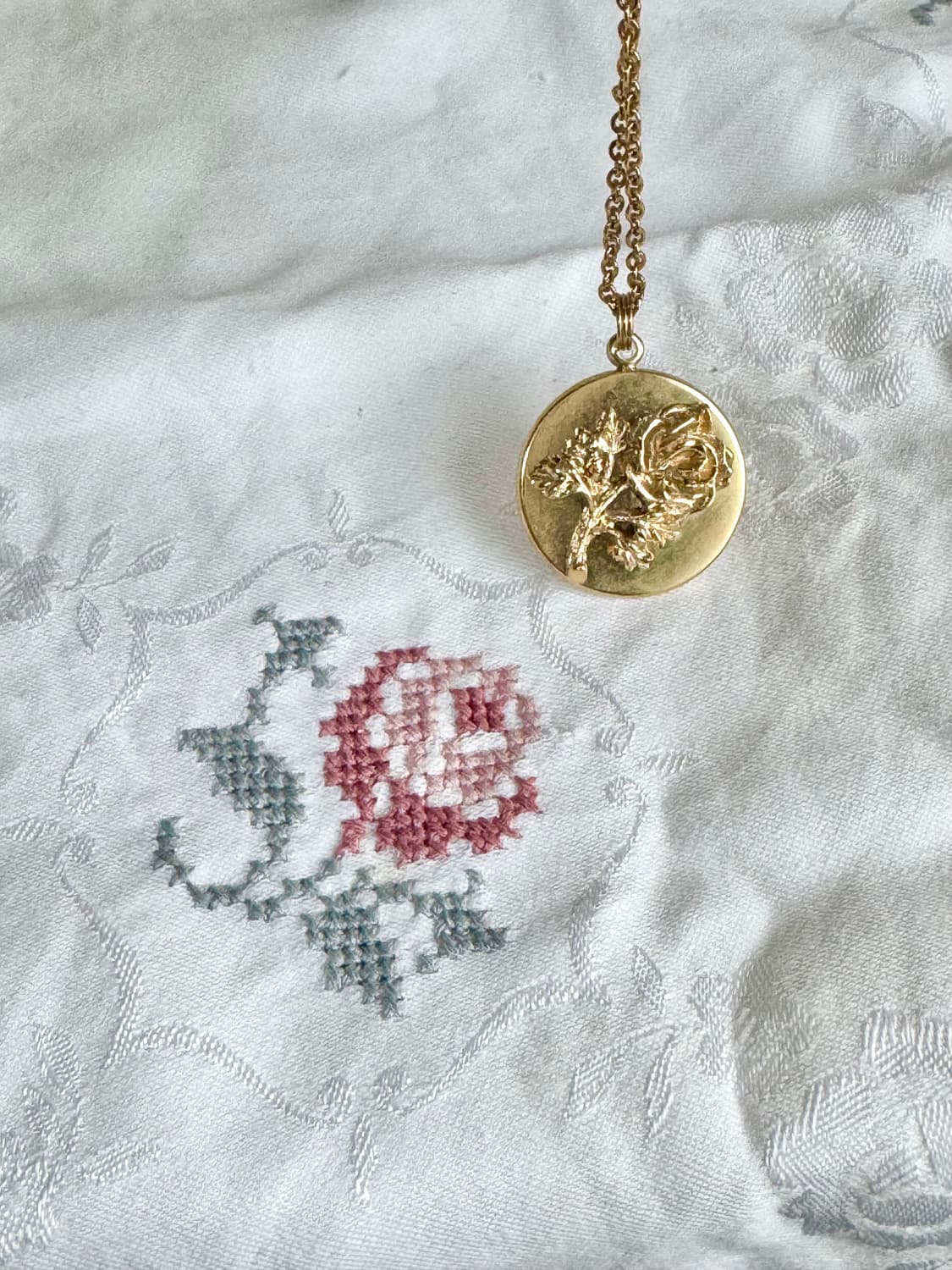 미국 빈티지 골드 코인 로즈 목걸이 Avon 상품이미지1