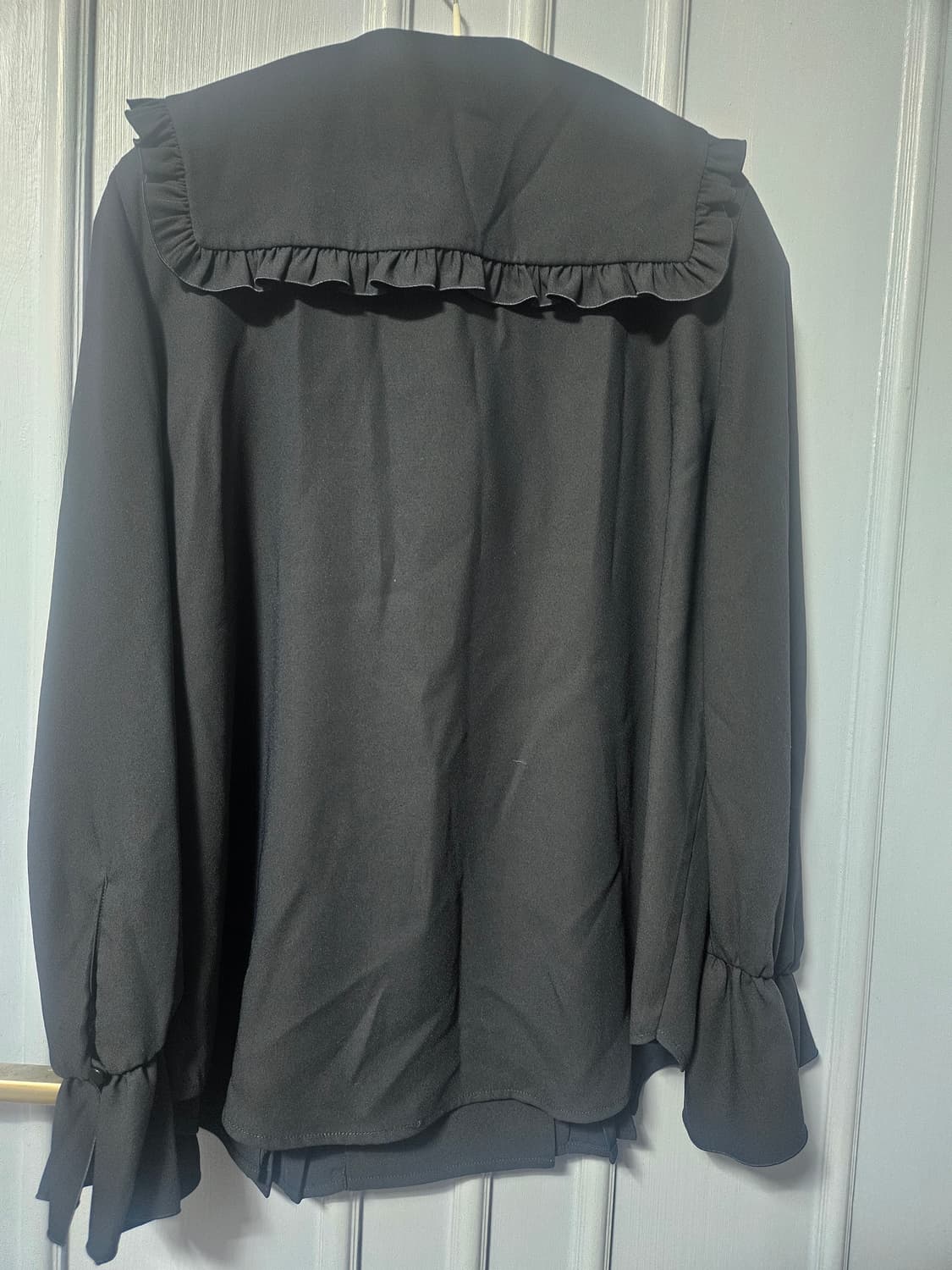 럭키슈에뜨 블랙 프릴 블라우스 상품이미지2