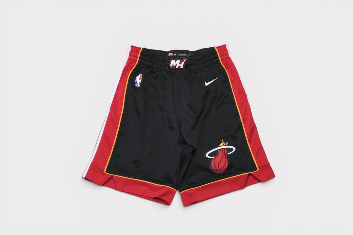 [30인치] 나이키 NBA 마이애미 히트 아이콘 에디션 스윙맨 쇼츠 상품이미지1