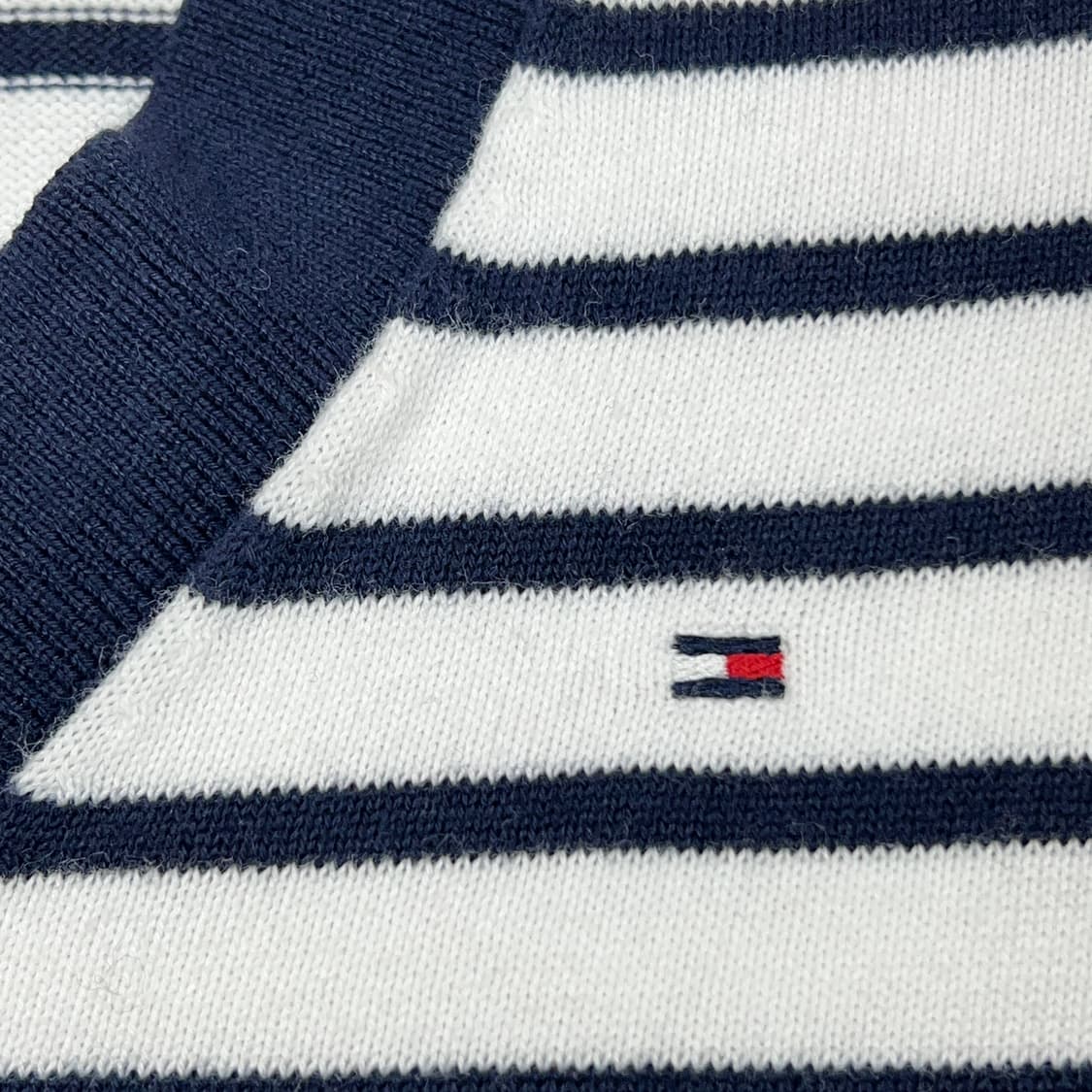 타미힐피거  여성 스트라이프 브이넥 경량 니트 44 상품이미지5