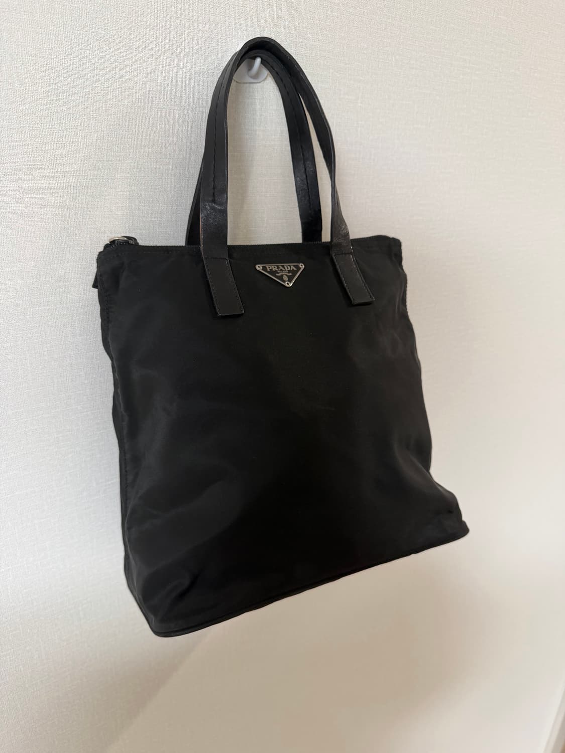 정품 프라다 포코노 나일론 토트백 블랙 상품이미지2