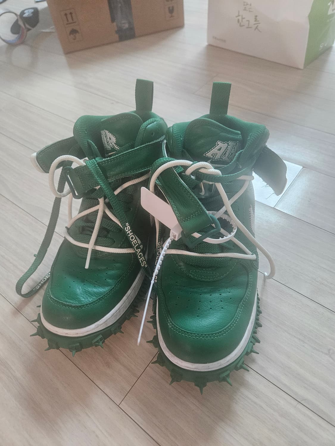 나이키 x 오프화이트 에어포스1 미드 그린 상품이미지1