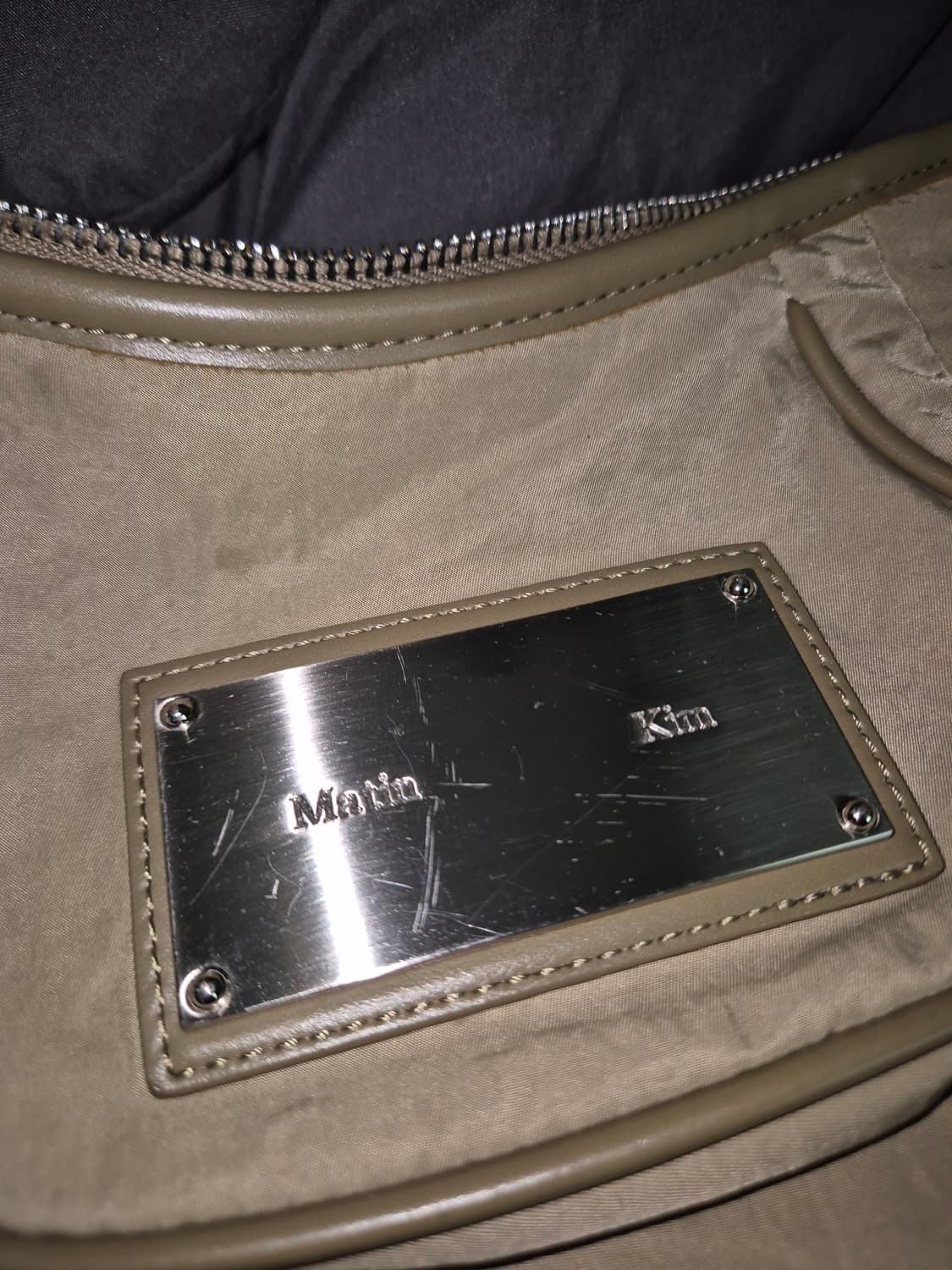 마땡킴 마들렌 라운드 숄더백 카키 상품이미지3