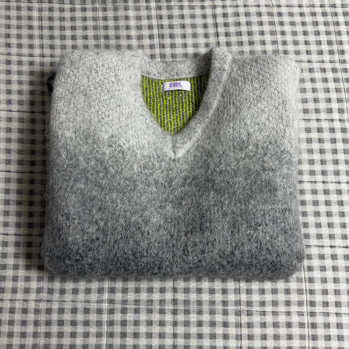 (L) ERL 이알엘 그라데이션 모헤어 브이넥 니트 그레이 상품이미지6