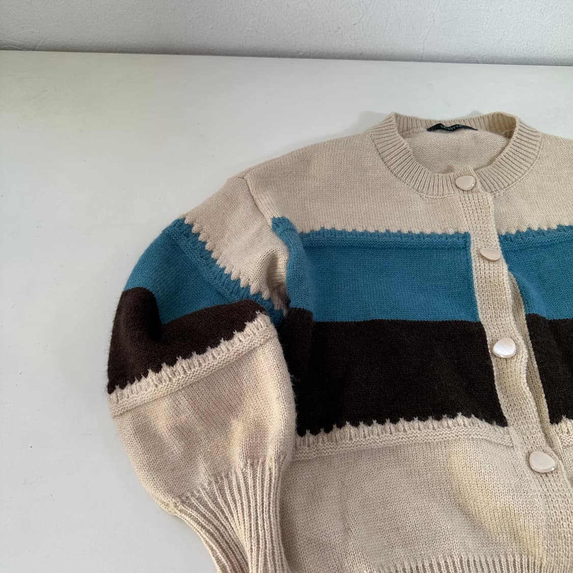 우먼M 르피타 U넥 크롭가디건 상품이미지2