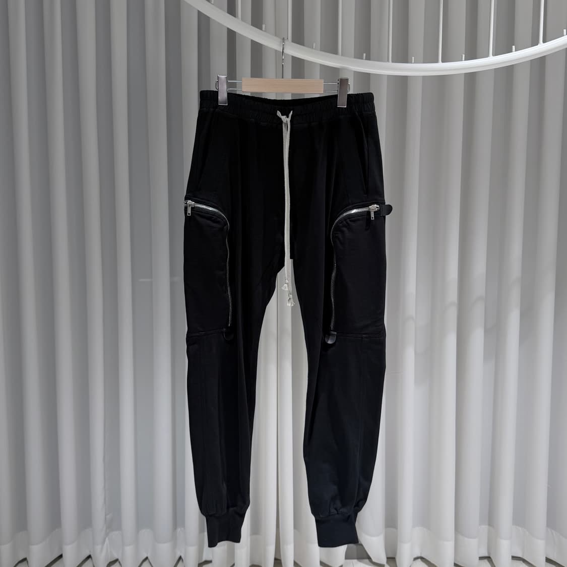 (A+/L) / 릭오웬스 바우하우스 카고 조거 팬츠 블랙 상품이미지6