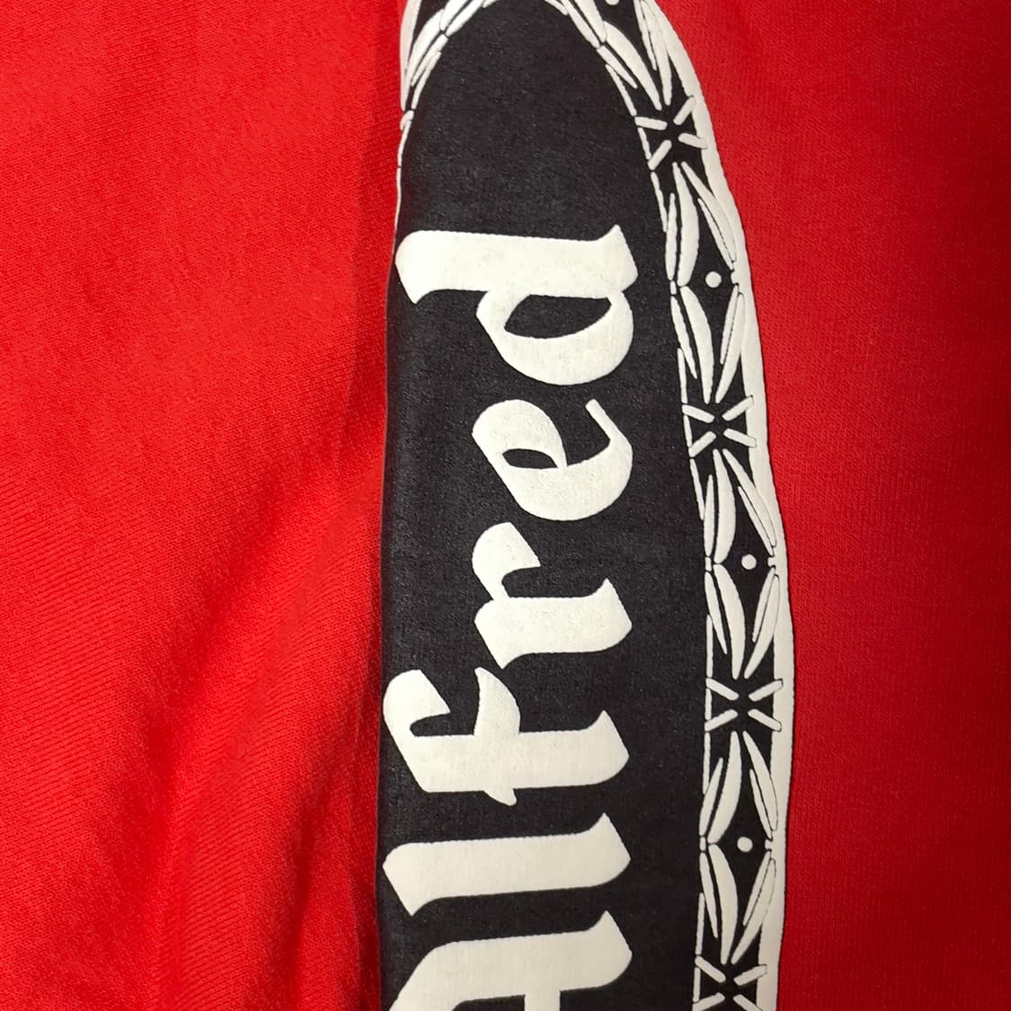 알프레드 레드 엘보패치 맨투맨 상품이미지3