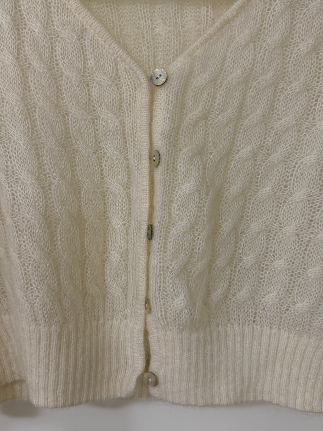 [인더바즈] 자개 브이넥 가디건 (아이보리) 상품이미지4