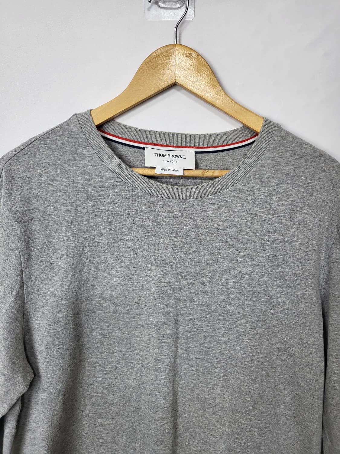 톰브라운 그레이 사이드 슬릿 롱스리브 티셔츠 (3) 상품이미지2