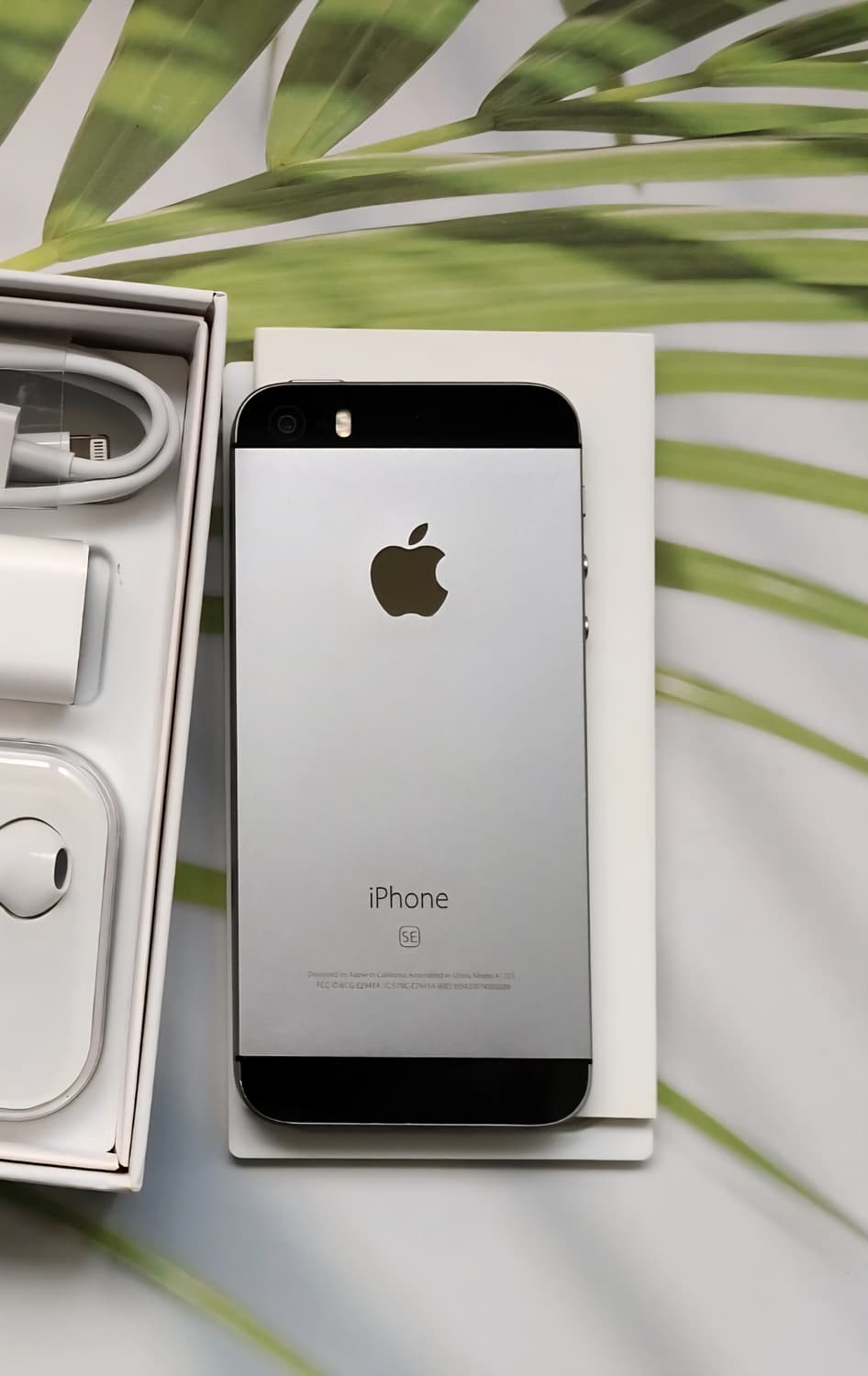 아이폰 SE 1 스페이스 그레이 64GB 팝니다 상품이미지1