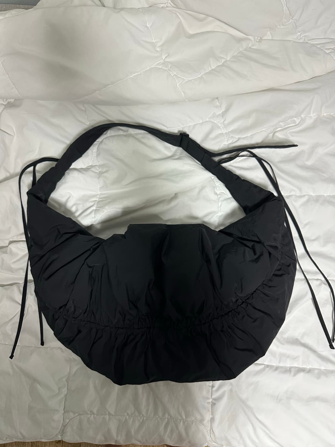 COS 캐노피 오버사이즈 크로스백 블랙 상품이미지2