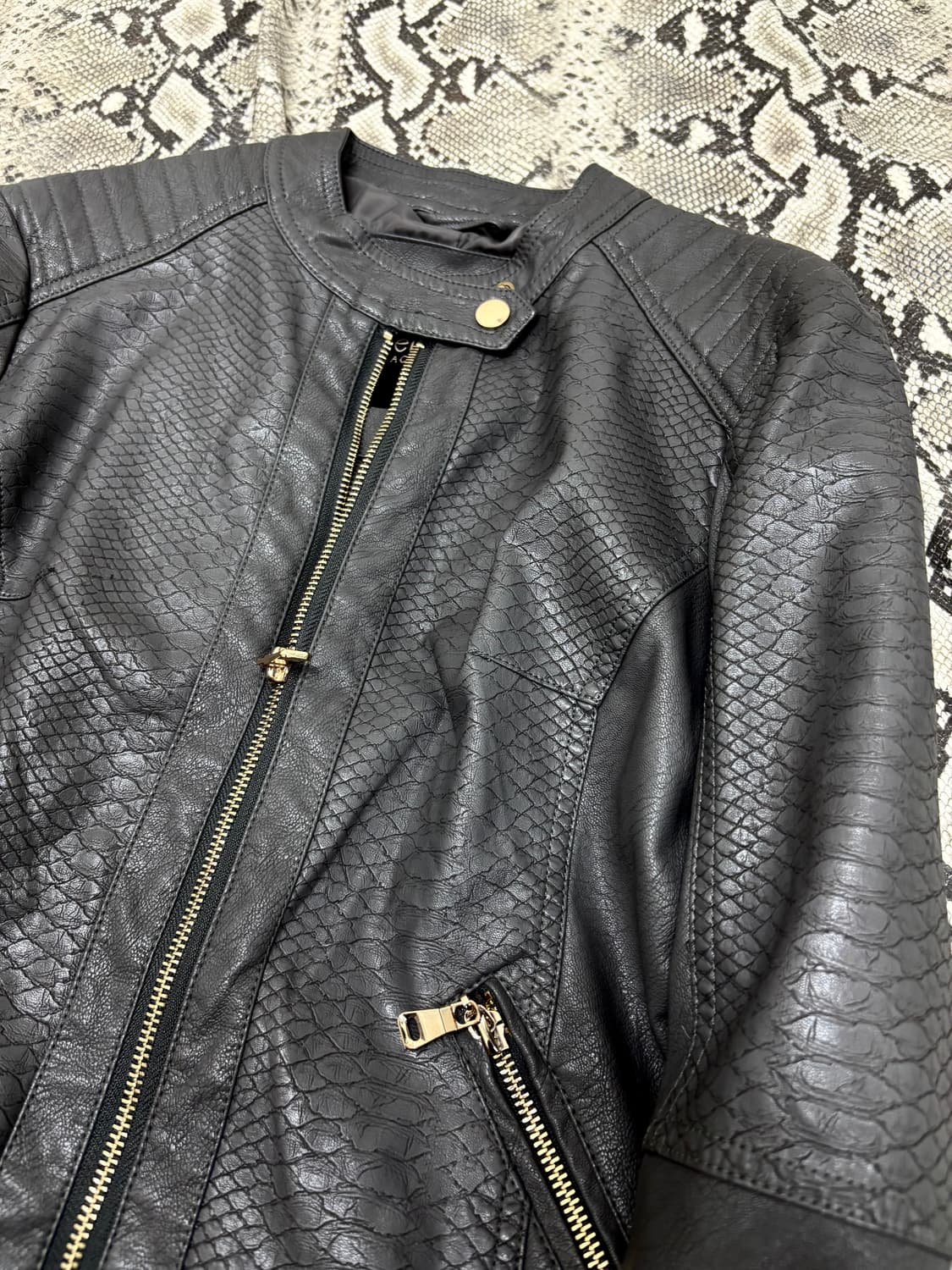 “Vintage” 00’s Design Grey Python Leathe 상품이미지4