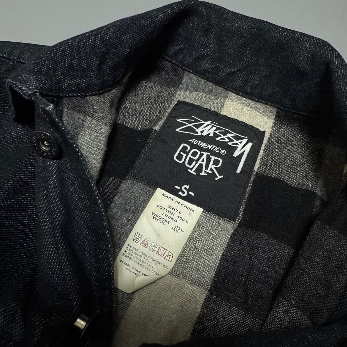 스투시 인디고블루 트라이브 자수 벨루어 아치 로고 데님 트러커 자켓 상품이미지3