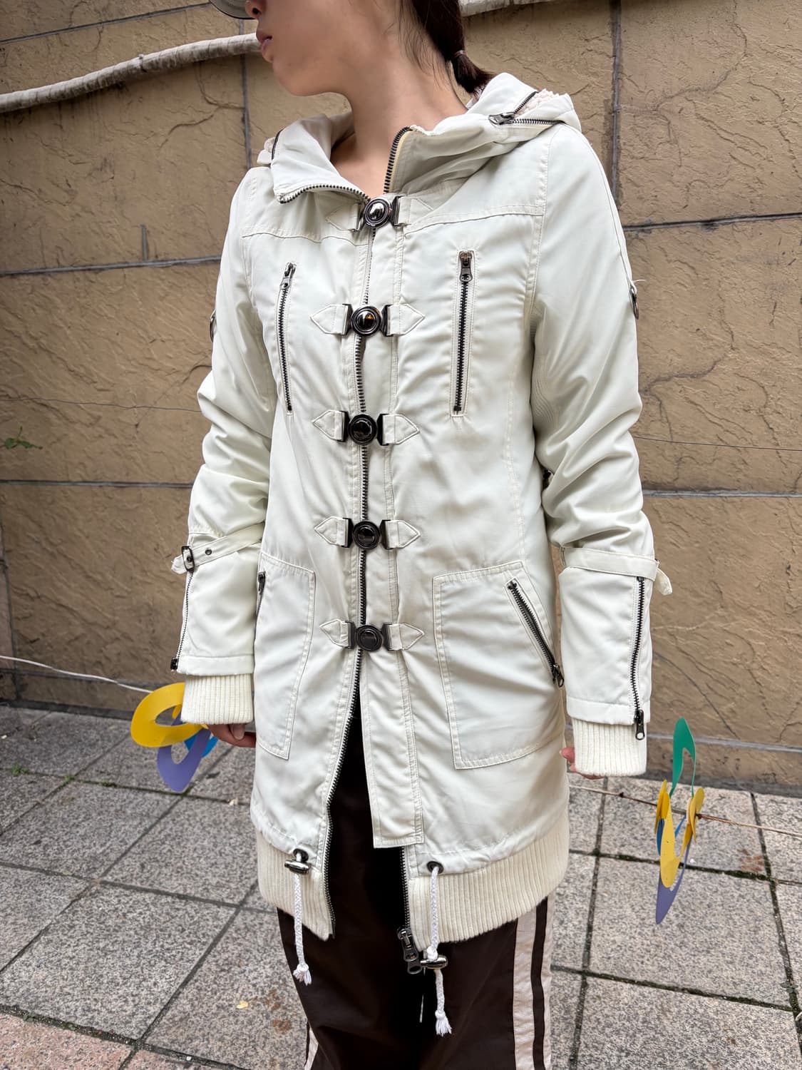 메종길피 락펑크 락시크 화이트 메탈버클 롱자켓  상품이미지1