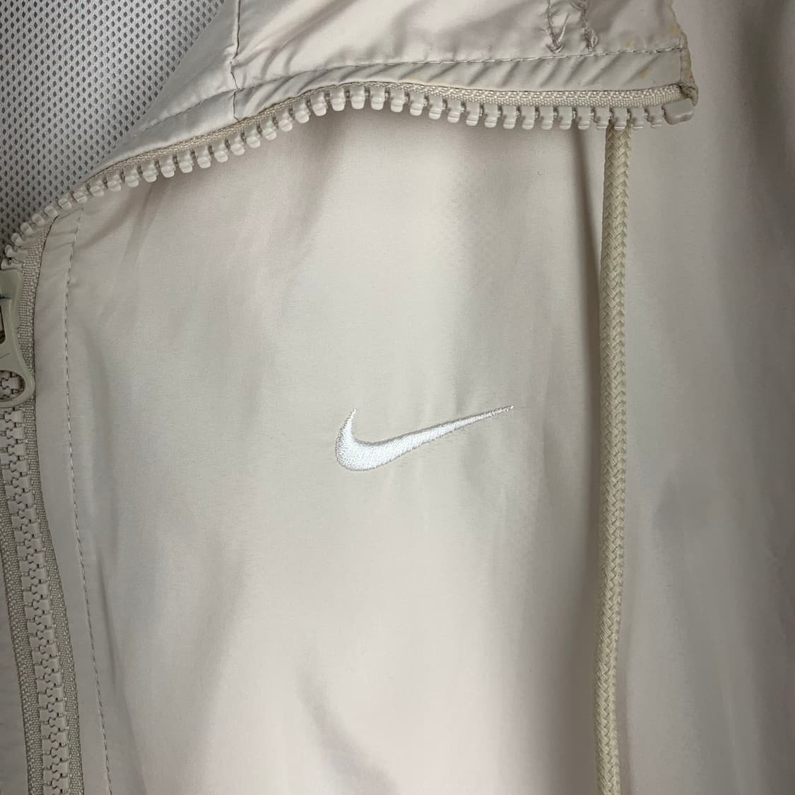 나이키 신형 아이보리 후드 바람막이 자켓 상품이미지4