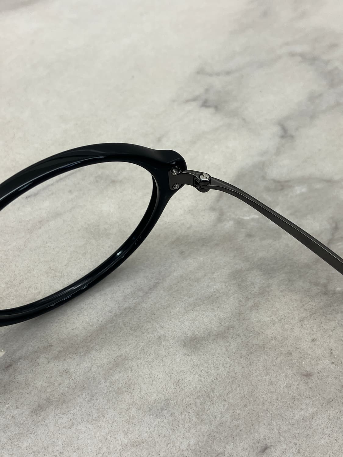 앤서니 브라운 Anthony Brown 블랙 메탈렉 오벌 뿔테 안경 상품이미지3