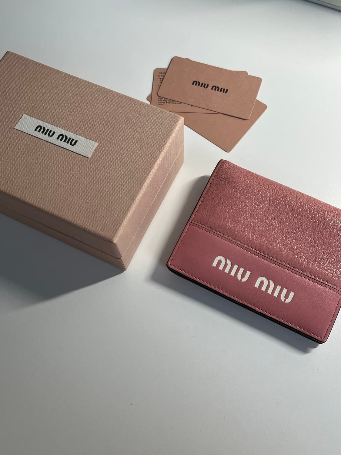 미우미우 마드라스 반지갑 상품이미지1