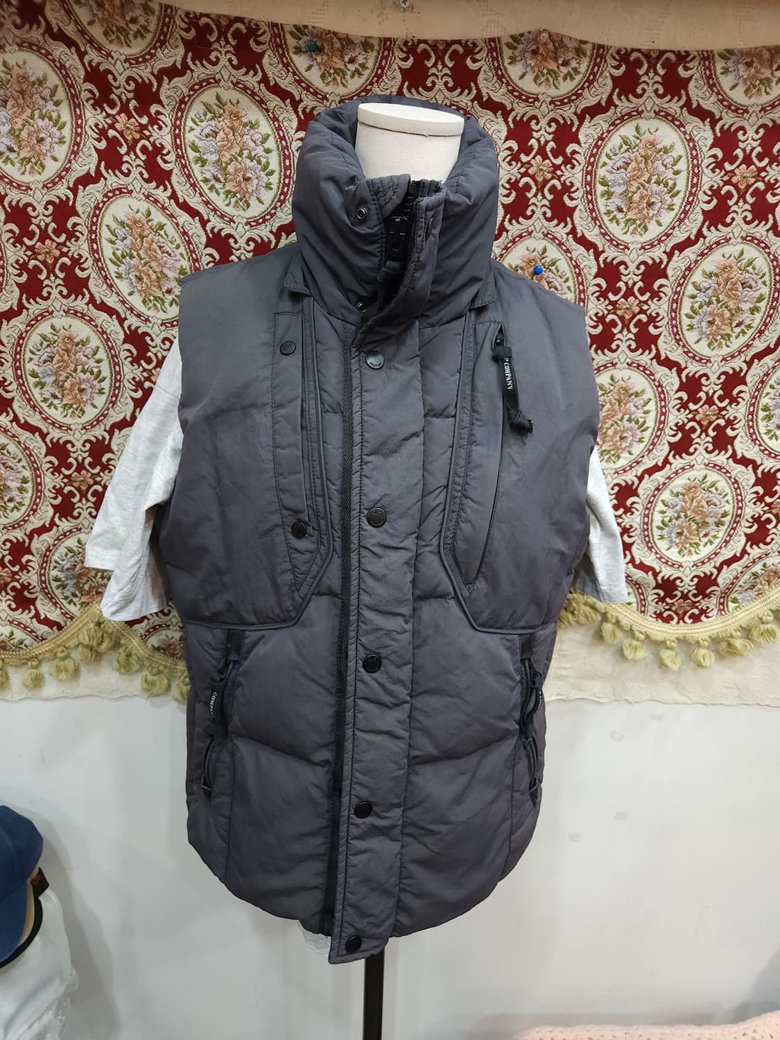 cp 컴퍼니 오리털 패딩조끼
​
 상품이미지1