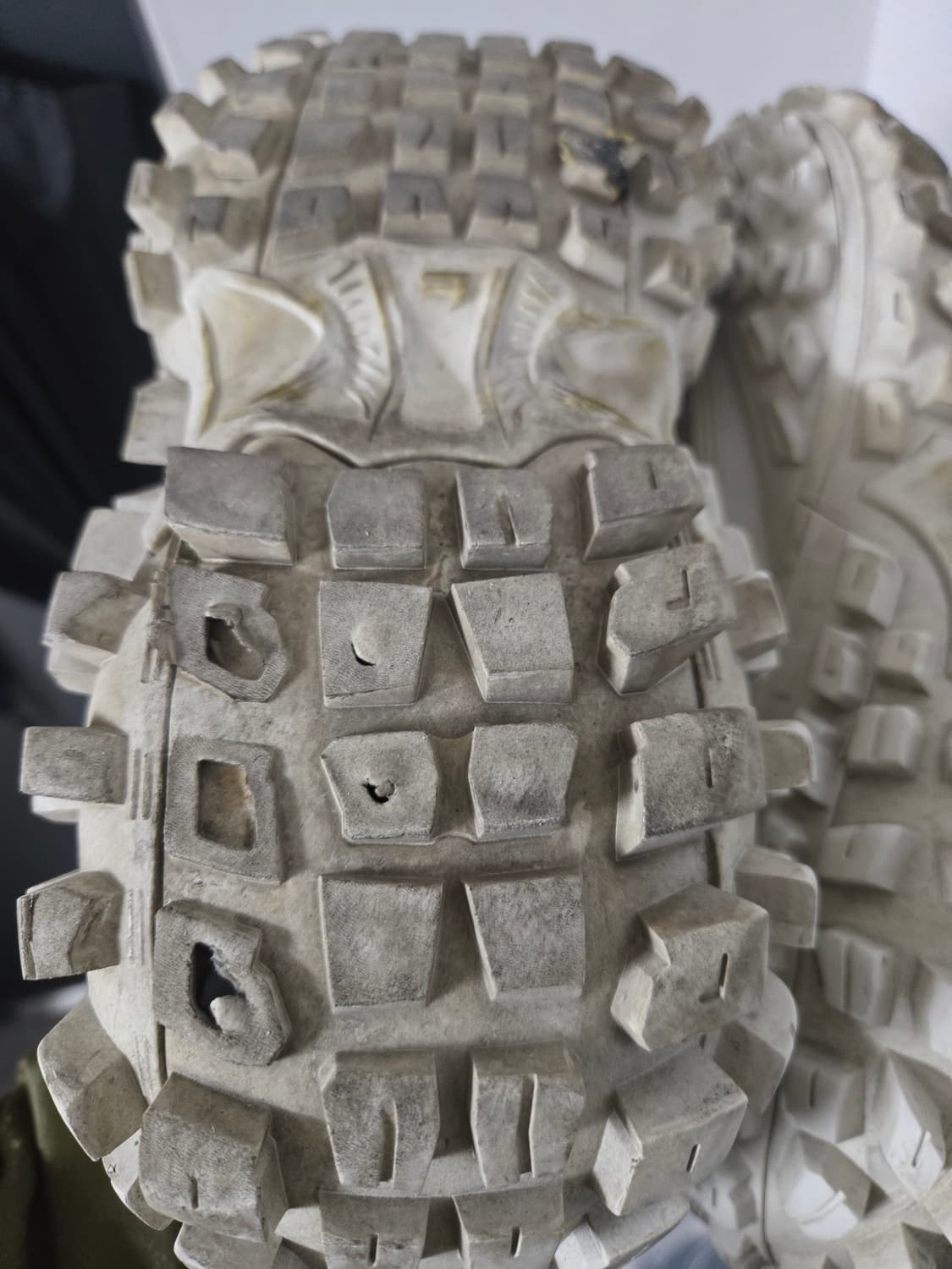 발렌시아가 디펜더 43 상품이미지6