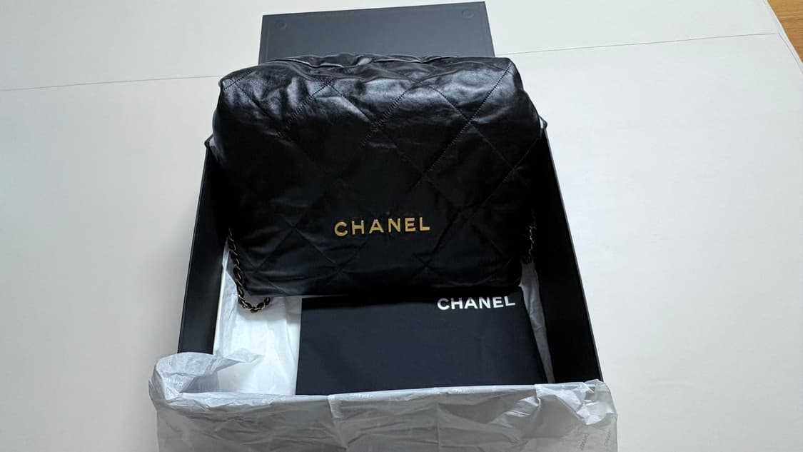 [거의 새제품] 정품 샤넬 22백 미듐 블랙 금장 체인 (숄더백/백팩) 상품이미지7