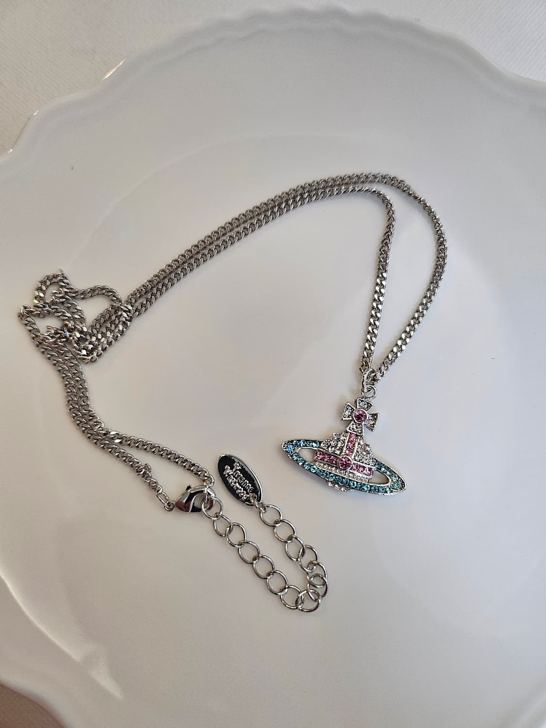 비비안웨스트우드 업사이클링 블루큐빅 목걸이 상품이미지3