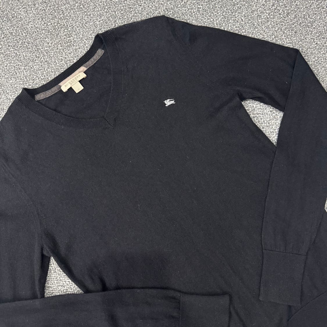 버버리 로고 브이넥 니트 상품이미지2