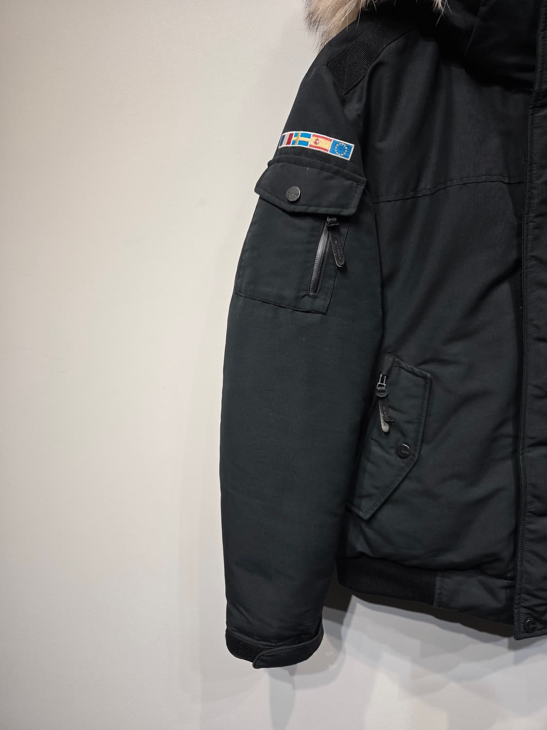 아이더 스투키 3 알파 다운 자켓 블랙 상품이미지4