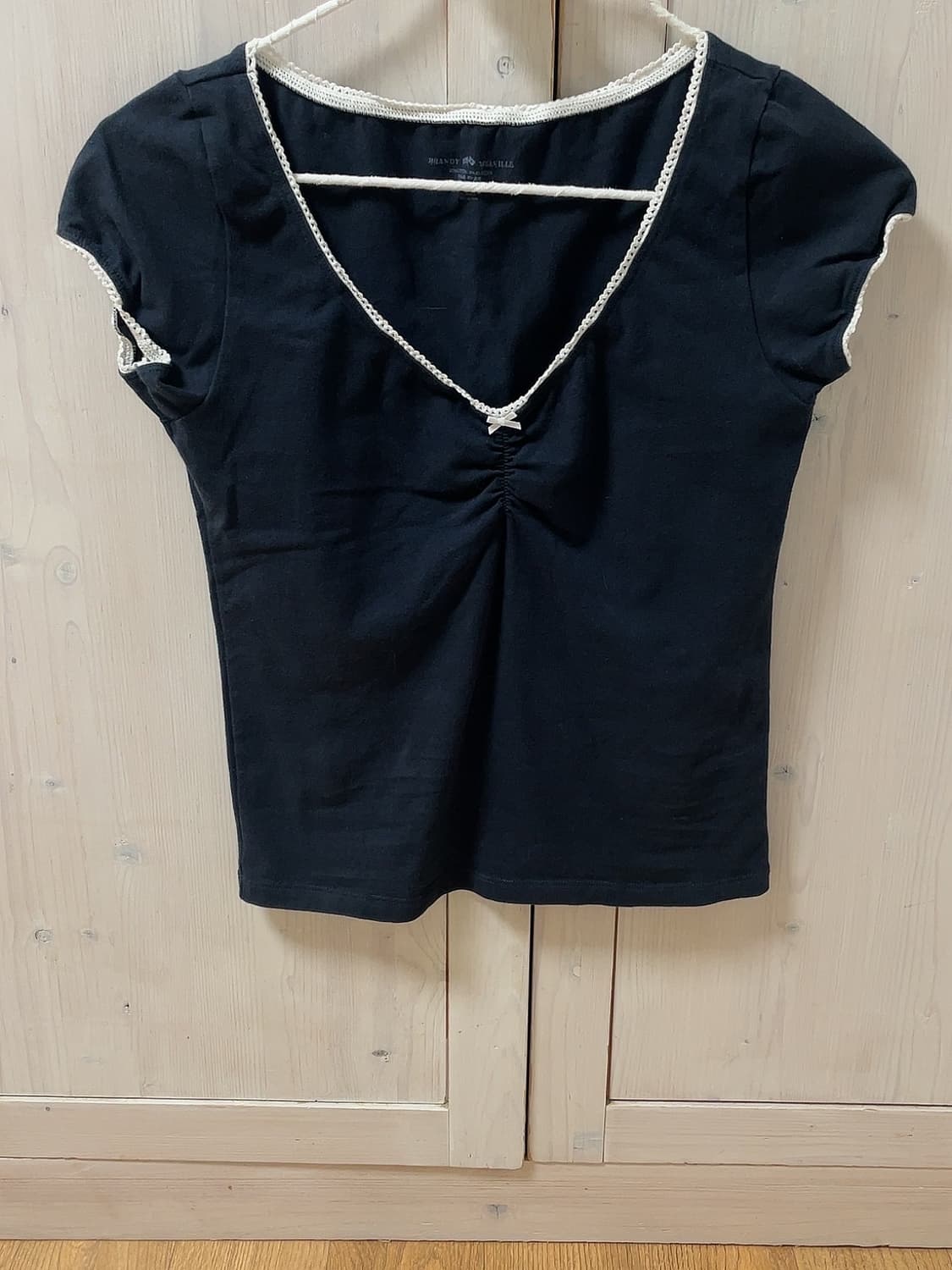 브랜디멜빌 네이비 셔링 리본 레이스 반팔 티셔츠 상품이미지1