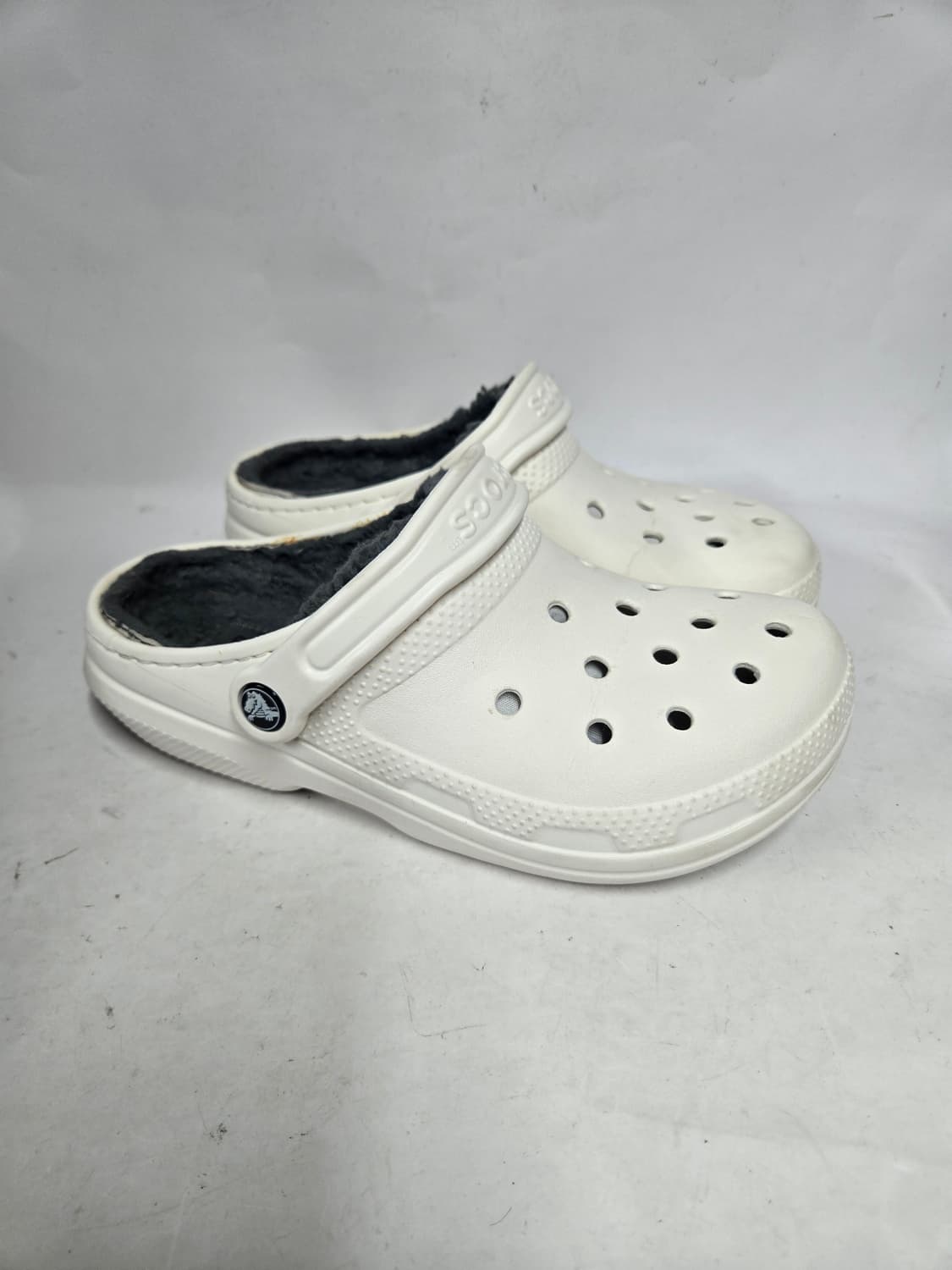 크록스 털 슬리퍼 M5/W7 235mm추천 상품이미지1