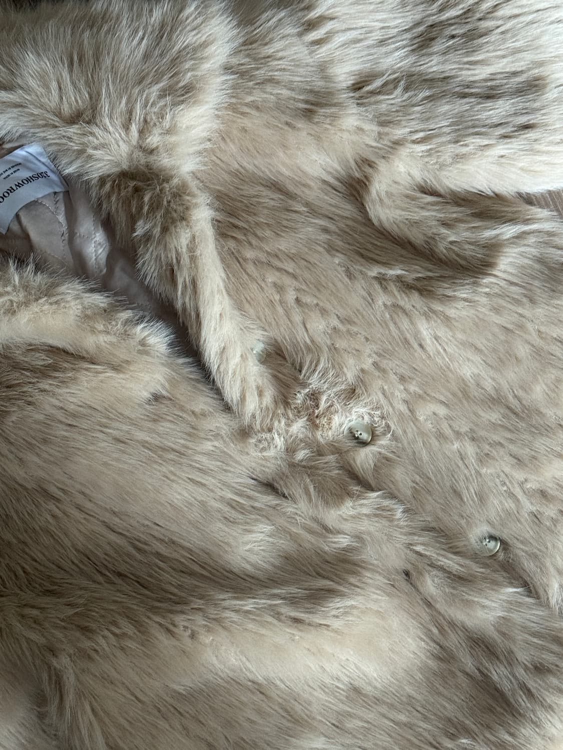 (1회 착용) 320쇼룸 에코 퍼 자켓 베이지 코트 상품이미지3