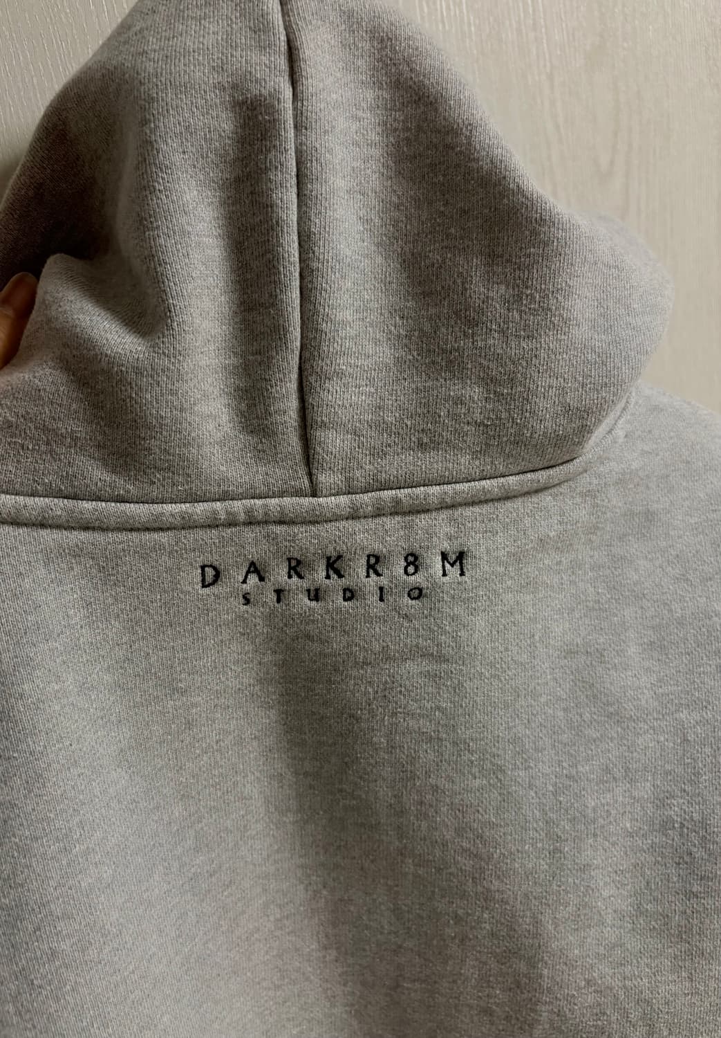 다크룸 스튜디오 후드티 그레이 상품이미지4