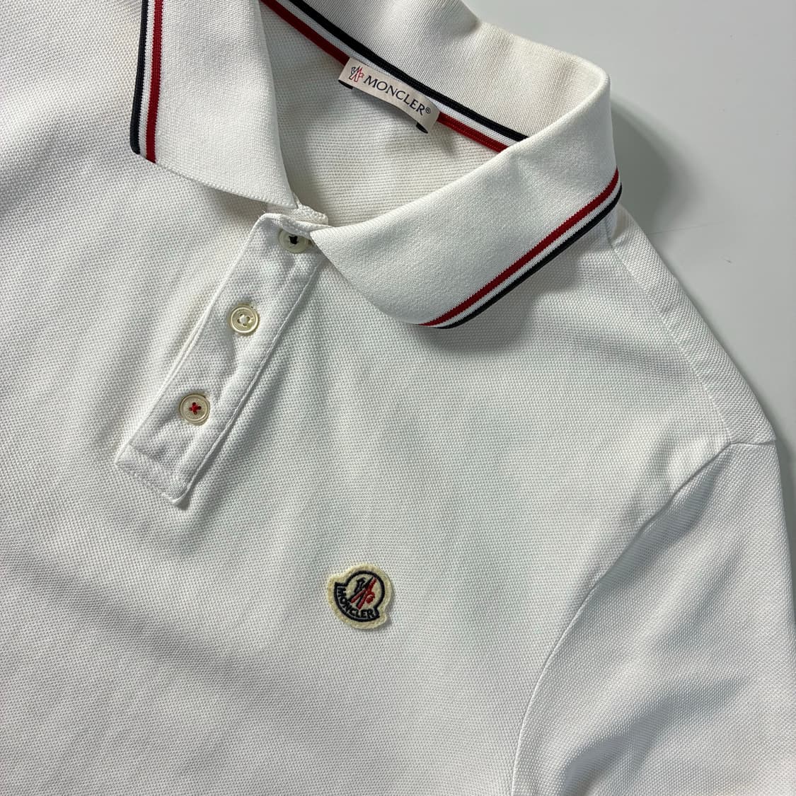 Moncler  몽클레어 로고 옵티컬 화이트 폴로셔츠  상품이미지2