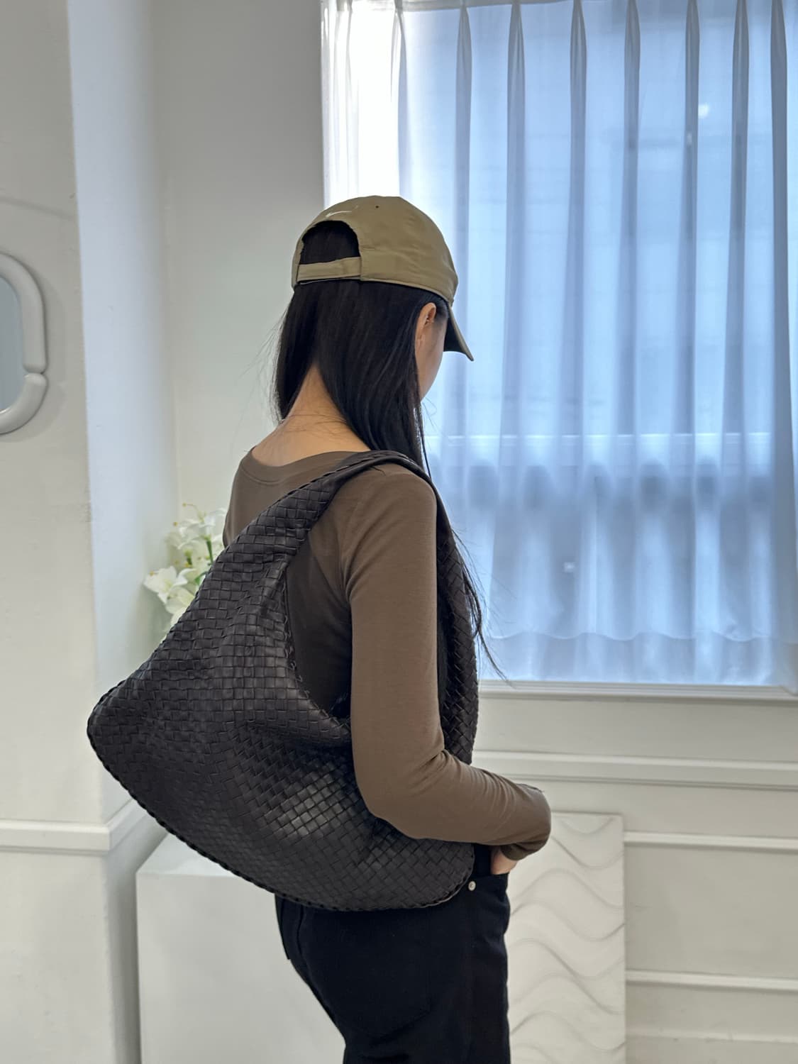 [A 정품] 보테가베네타 호보백 미디움 다크브라운 상품이미지9