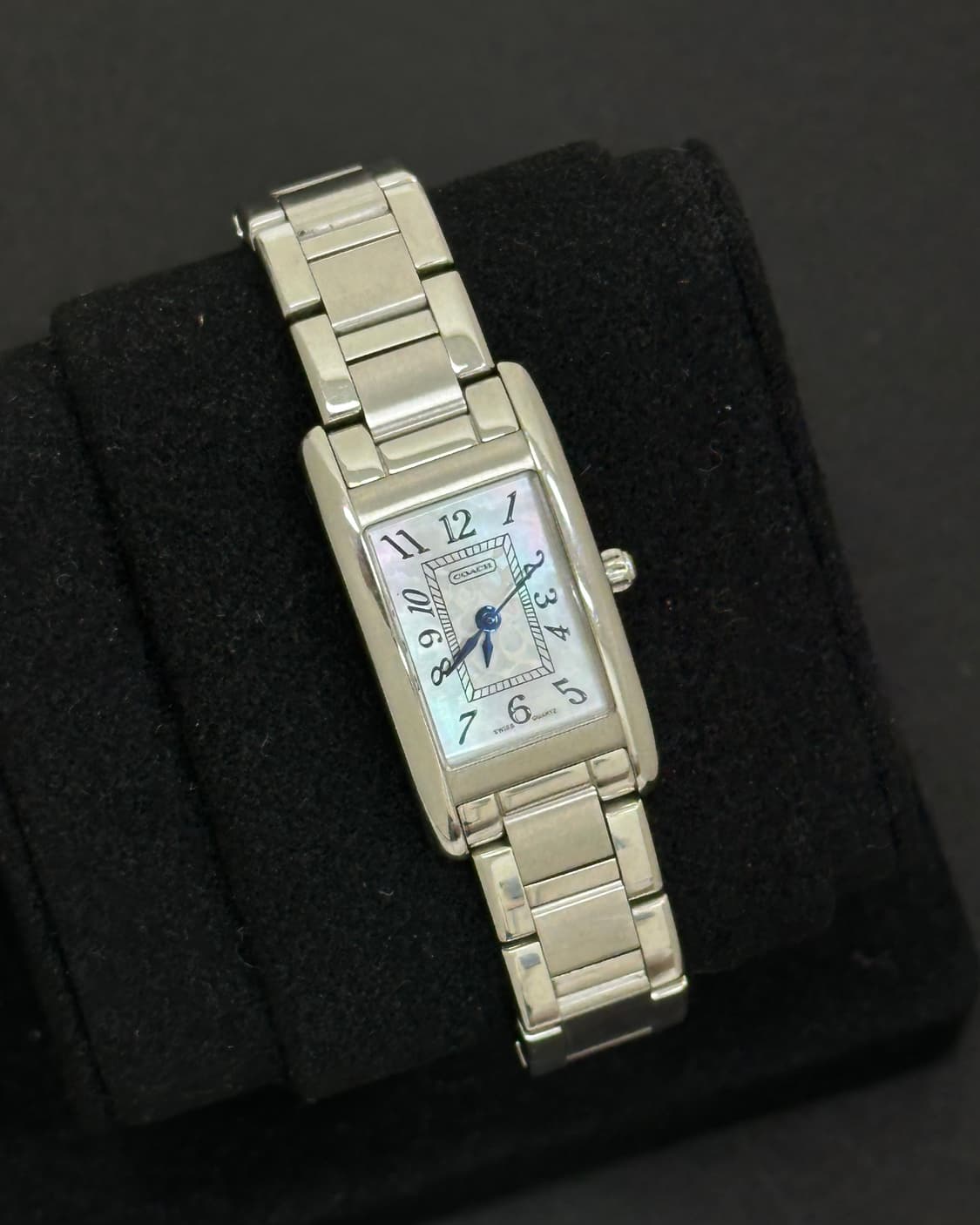 코치 자개 다이얼 렉탱귤러 쿼츠 시계 상품이미지1