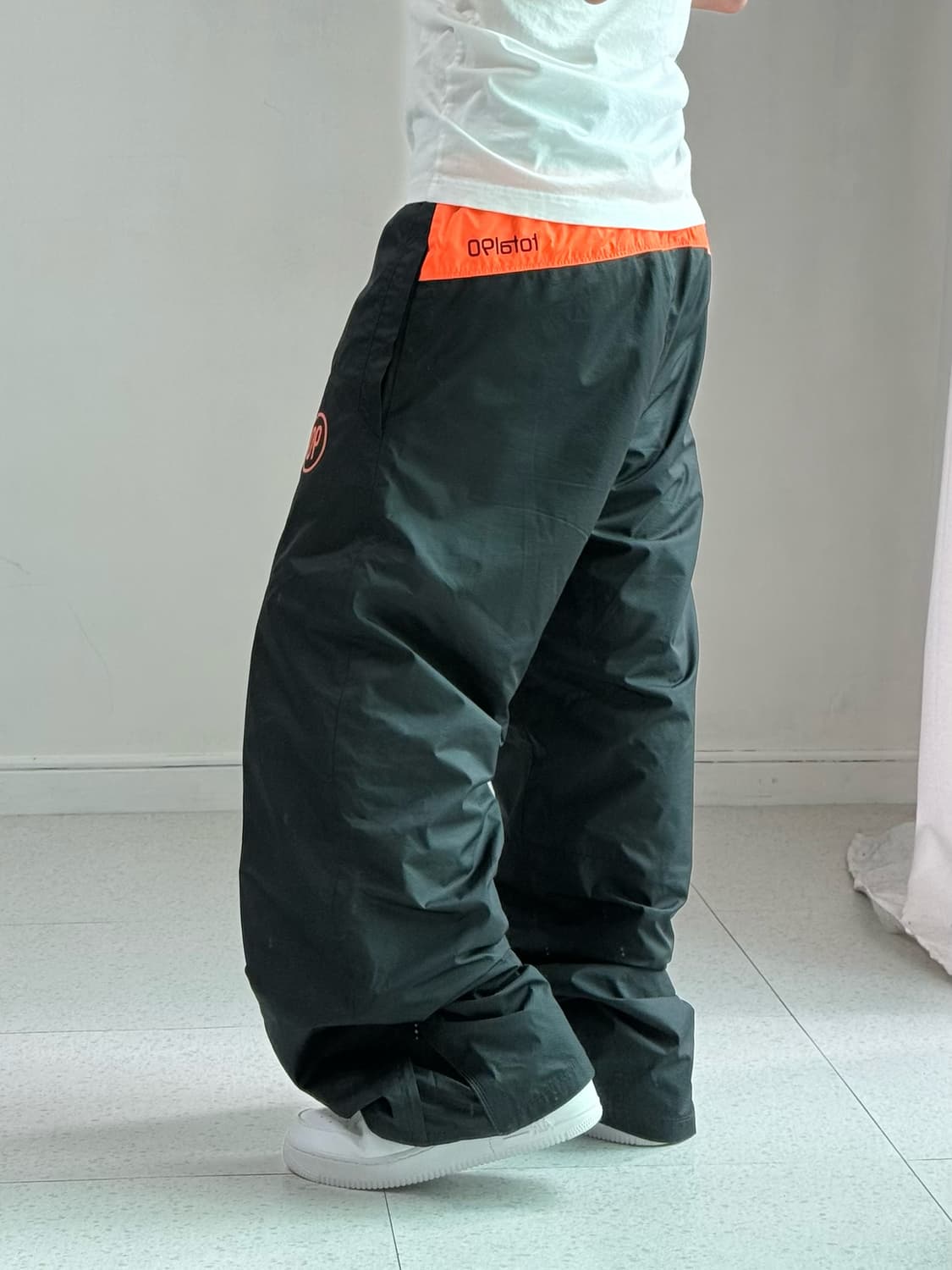 나이키 T90 차콜 트랙팬츠 상품이미지3