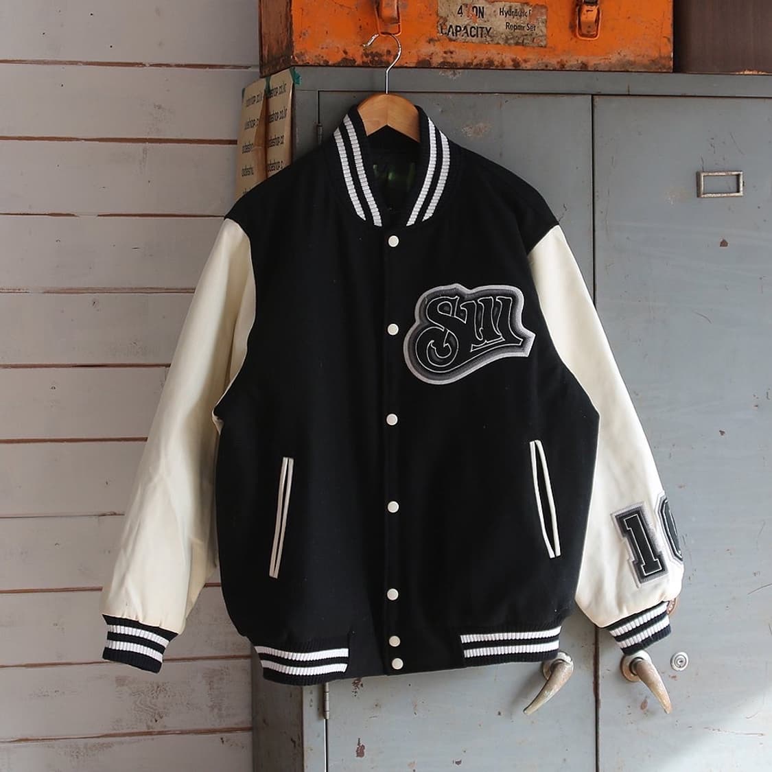 (착용컷) SWAGGER 바시티 자켓 (남성용 L) 상품이미지1