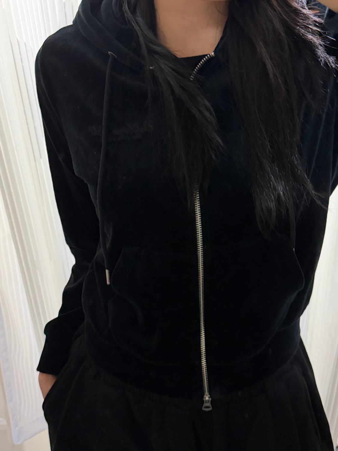 후아유 블랙 벨벳 후드집업 s 상품이미지1