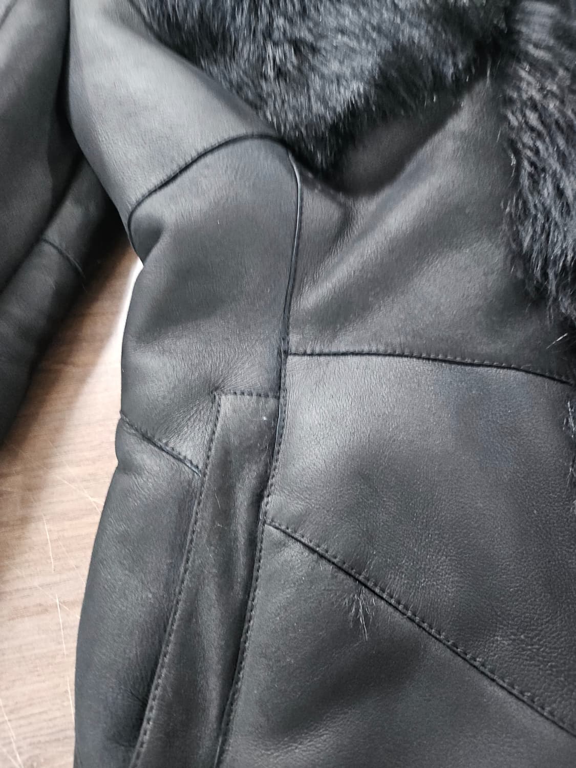 모네타 블랙 무스탕 롱 코트 마른55 상품이미지4